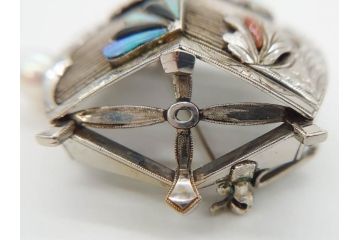 アンティーク　彫金　オパール　真珠(パール)　オニキス　SPM刻印　繊細な彫りが見事な帯留(帯留め、着物道具、和装小物、アクセサリー、ブローチ)(R-079000)