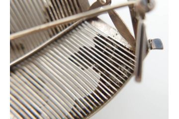 アンティーク　彫金　オパール　真珠(パール)　オニキス　SPM刻印　繊細な彫りが見事な帯留(帯留め、着物道具、和装小物、アクセサリー、ブローチ)(R-079000)