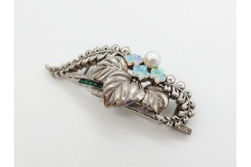 アンティーク　彫金　オパール　真珠(パール)　エメラルド　繊細に施された桐花文が美しい帯留(ブローチ、着物道具、和装小物、アクセサリー)(R-079001)