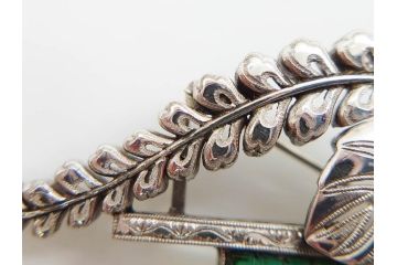 アンティーク　彫金　オパール　真珠(パール)　エメラルド　繊細に施された桐花文が美しい帯留(ブローチ、着物道具、和装小物、アクセサリー)(R-079001)