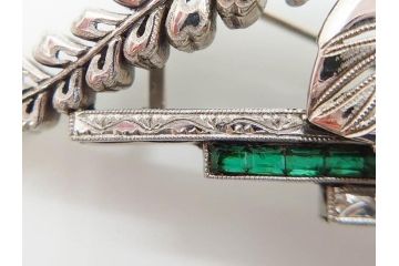 アンティーク　彫金　オパール　真珠(パール)　エメラルド　繊細に施された桐花文が美しい帯留(ブローチ、着物道具、和装小物、アクセサリー)(R-079001)