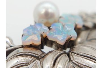 アンティーク　彫金　オパール　真珠(パール)　エメラルド　繊細に施された桐花文が美しい帯留(ブローチ、着物道具、和装小物、アクセサリー)(R-079001)