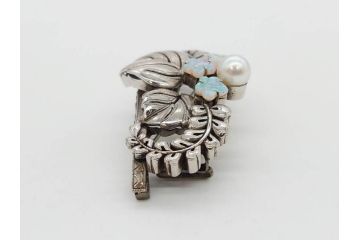 アンティーク　彫金　オパール　真珠(パール)　エメラルド　繊細に施された桐花文が美しい帯留(ブローチ、着物道具、和装小物、アクセサリー)(R-079001)