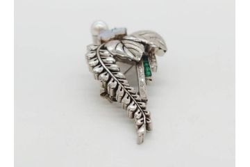 アンティーク　彫金　オパール　真珠(パール)　エメラルド　繊細に施された桐花文が美しい帯留(ブローチ、着物道具、和装小物、アクセサリー)(R-079001)