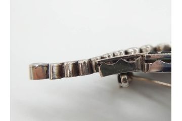 アンティーク　彫金　オパール　真珠(パール)　エメラルド　繊細に施された桐花文が美しい帯留(ブローチ、着物道具、和装小物、アクセサリー)(R-079001)
