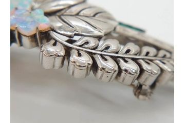 アンティーク　彫金　オパール　真珠(パール)　エメラルド　繊細に施された桐花文が美しい帯留(ブローチ、着物道具、和装小物、アクセサリー)(R-079001)