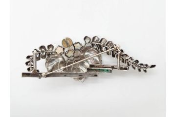 アンティーク　彫金　オパール　真珠(パール)　エメラルド　繊細に施された桐花文が美しい帯留(ブローチ、着物道具、和装小物、アクセサリー)(R-079001)