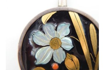 アンティーク　金蒔絵　螺鈿　紅水晶(ローズクォーツ)　テイストの違う花のデザインが楽しめる簪2本セット(花、フラワー、かんざし、和装小物、髪飾り、アクセサリー)(R-079002)