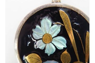 アンティーク　金蒔絵　螺鈿　紅水晶(ローズクォーツ)　テイストの違う花のデザインが楽しめる簪2本セット(花、フラワー、かんざし、和装小物、髪飾り、アクセサリー)(R-079002)