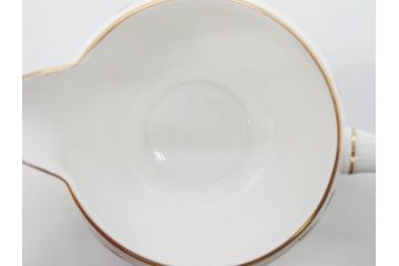 イギリス　WEDGWOOD(ウェッジウッド)　WILD STRAWBERRY(ワイルド ストロベリー)　R4406　苺のデザインが可愛らしいシュガーポット&クリーマー2点セット(イチゴ、いちご、ミルクジャー、ミルクポット、ボンボン入れ、洋食器、金彩、白磁、ボーンチャイナ、英国)(R-079003)