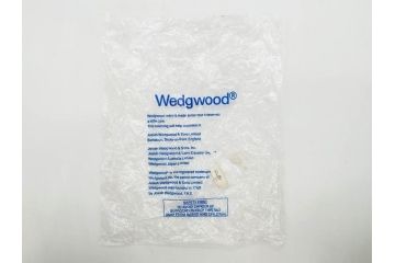 イギリス　WEDGWOOD(ウェッジウッド)　WILD STRAWBERRY(ワイルド ストロベリー)　R4406　苺のデザインが可愛らしいシュガーポット&クリーマー2点セット(イチゴ、いちご、ミルクジャー、ミルクポット、ボンボン入れ、洋食器、金彩、白磁、ボーンチャイナ、英国)(R-079003)