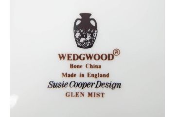 イギリス　WEDGWOOD(ウェッジウッド)　Susie Cooper(スージー・クーパー)　GLEN MIST(グレンミスト)　落ち着いた雰囲気が魅力のカップ&ソーサー2客セット(花、フラワー、C&S、皿、磁器、洋食器、デミタスカップ、ボーンチャイナ、英国)(R-079005)