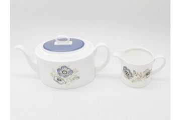 イギリス　WEDGWOOD(ウェッジウッド)　Susie Cooper(スージー・クーパー)　GLEN MIST(グレンミスト)　ティータイムを充実させるティーポッド&クリーマー(花、フラワー、ミルクジャー、ミルクポット、磁器、洋食器、ボーンチャイナ、英国)(R-079006)