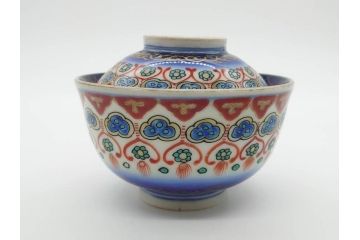 江戸〜明治期　古伊万里　こうもり　約11cm　3.6寸　繊細な絵付けに匠の技が感じられる蓋付き茶碗3客セット(花、蝙蝠、色絵染付、蓋茶碗、金彩、金襴手、器、どんぶり、陶器、和食器、三寸六分)(R-079010)