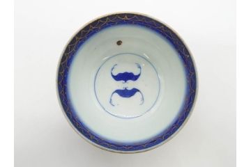 江戸〜明治期　古伊万里　こうもり　約11cm　3.6寸　繊細な絵付けに匠の技が感じられる蓋付き茶碗3客セット(花、蝙蝠、色絵染付、蓋茶碗、金彩、金襴手、器、どんぶり、陶器、和食器、三寸六分)(R-079010)