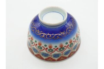 江戸〜明治期　古伊万里　こうもり　約11cm　3.6寸　繊細な絵付けに匠の技が感じられる蓋付き茶碗3客セット(花、蝙蝠、色絵染付、蓋茶碗、金彩、金襴手、器、どんぶり、陶器、和食器、三寸六分)(R-079010)