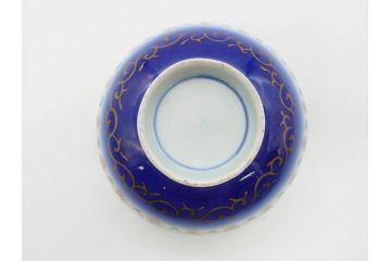 江戸〜明治期　古伊万里　こうもり　約11cm　3.6寸　繊細な絵付けに匠の技が感じられる蓋付き茶碗3客セット(花、蝙蝠、色絵染付、蓋茶碗、金彩、金襴手、器、どんぶり、陶器、和食器、三寸六分)(R-079010)