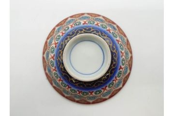 江戸〜明治期　古伊万里　こうもり　約11cm　3.6寸　繊細な絵付けに匠の技が感じられる蓋付き茶碗3客セット(花、蝙蝠、色絵染付、蓋茶碗、金彩、金襴手、器、どんぶり、陶器、和食器、三寸六分)(R-079010)
