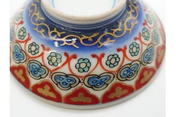 江戸〜明治期　古伊万里　こうもり　約11cm　3.6寸　繊細な絵付けに匠の技が感じられる蓋付き茶碗3客セット(花、蝙蝠、色絵染付、蓋茶碗、金彩、金襴手、器、どんぶり、陶器、和食器、三寸六分)(R-079010)