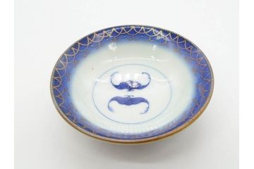 江戸〜明治期　古伊万里　こうもり　約11cm　3.6寸　繊細な絵付けに匠の技が感じられる蓋付き茶碗3客セット(花、蝙蝠、色絵染付、蓋茶碗、金彩、金襴手、器、どんぶり、陶器、和食器、三寸六分)(R-079010)
