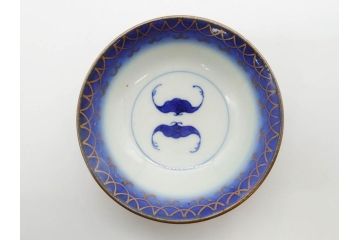 江戸〜明治期　古伊万里　こうもり　約11cm　3.6寸　繊細な絵付けに匠の技が感じられる蓋付き茶碗3客セット(花、蝙蝠、色絵染付、蓋茶碗、金彩、金襴手、器、どんぶり、陶器、和食器、三寸六分)(R-079010)