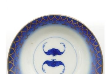 江戸〜明治期　古伊万里　こうもり　約11cm　3.6寸　繊細な絵付けに匠の技が感じられる蓋付き茶碗3客セット(花、蝙蝠、色絵染付、蓋茶碗、金彩、金襴手、器、どんぶり、陶器、和食器、三寸六分)(R-079010)