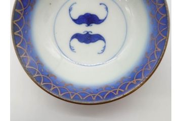 江戸〜明治期　古伊万里　こうもり　約11cm　3.6寸　繊細な絵付けに匠の技が感じられる蓋付き茶碗3客セット(花、蝙蝠、色絵染付、蓋茶碗、金彩、金襴手、器、どんぶり、陶器、和食器、三寸六分)(R-079010)