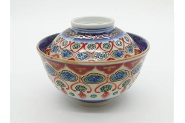 江戸〜明治期　古伊万里　こうもり　約11cm　3.6寸　繊細な絵付けに匠の技が感じられる蓋付き茶碗3客セット(花、蝙蝠、色絵染付、蓋茶碗、金彩、金襴手、器、どんぶり、陶器、和食器、三寸六分)(R-079010)