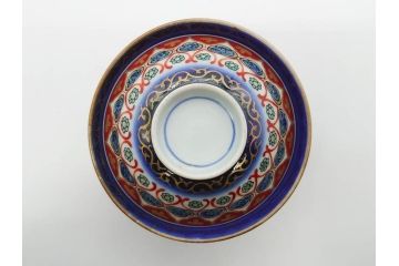 江戸〜明治期　古伊万里　こうもり　約11cm　3.6寸　繊細な絵付けに匠の技が感じられる蓋付き茶碗3客セット(花、蝙蝠、色絵染付、蓋茶碗、金彩、金襴手、器、どんぶり、陶器、和食器、三寸六分)(R-079010)