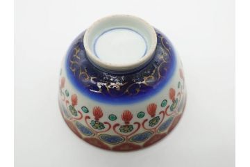 江戸〜明治期　古伊万里　こうもり　約11cm　3.6寸　繊細な絵付けに匠の技が感じられる蓋付き茶碗3客セット(花、蝙蝠、色絵染付、蓋茶碗、金彩、金襴手、器、どんぶり、陶器、和食器、三寸六分)(R-079010)