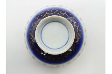 江戸〜明治期　古伊万里　こうもり　約11cm　3.6寸　繊細な絵付けに匠の技が感じられる蓋付き茶碗3客セット(花、蝙蝠、色絵染付、蓋茶碗、金彩、金襴手、器、どんぶり、陶器、和食器、三寸六分)(R-079010)