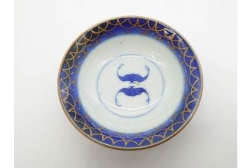 江戸〜明治期　古伊万里　こうもり　約11cm　3.6寸　繊細な絵付けに匠の技が感じられる蓋付き茶碗3客セット(花、蝙蝠、色絵染付、蓋茶碗、金彩、金襴手、器、どんぶり、陶器、和食器、三寸六分)(R-079010)