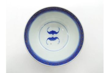 江戸〜明治期　古伊万里　こうもり　約11cm　3.6寸　繊細な絵付けに匠の技が感じられる蓋付き茶碗3客セット(花、蝙蝠、色絵染付、蓋茶碗、金彩、金襴手、器、どんぶり、陶器、和食器、三寸六分)(R-079010)