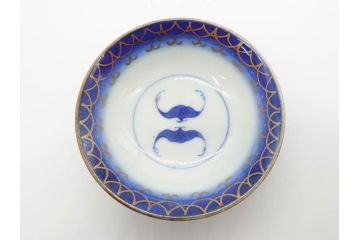 江戸〜明治期　古伊万里　こうもり　約11cm　3.6寸　繊細な絵付けに匠の技が感じられる蓋付き茶碗3客セット(花、蝙蝠、色絵染付、蓋茶碗、金彩、金襴手、器、どんぶり、陶器、和食器、三寸六分)(R-079010)