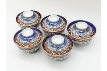 江戸〜明治期　古伊万里　こうもり　約11cm　3.5寸　鮮やかな色彩が魅力的な蓋付き茶碗5客セット(花、蝙蝠、色絵染付、蓋茶碗、金彩、金襴手、器、どんぶり、陶器、和食器、三寸五分)(R-079011)