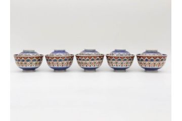 江戸〜明治期　古伊万里　こうもり　約11cm　3.5寸　鮮やかな色彩が魅力的な蓋付き茶碗5客セット(花、蝙蝠、色絵染付、蓋茶碗、金彩、金襴手、器、どんぶり、陶器、和食器、三寸五分)(R-079011)