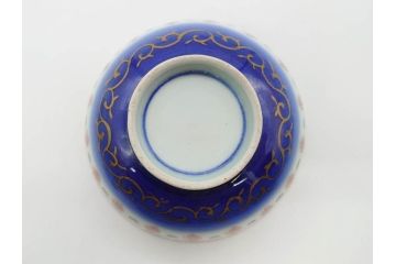 江戸〜明治期　古伊万里　こうもり　約11cm　3.5寸　鮮やかな色彩が魅力的な蓋付き茶碗5客セット(花、蝙蝠、色絵染付、蓋茶碗、金彩、金襴手、器、どんぶり、陶器、和食器、三寸五分)(R-079011)