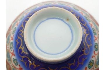 江戸〜明治期　古伊万里　こうもり　約11cm　3.5寸　鮮やかな色彩が魅力的な蓋付き茶碗5客セット(花、蝙蝠、色絵染付、蓋茶碗、金彩、金襴手、器、どんぶり、陶器、和食器、三寸五分)(R-079011)