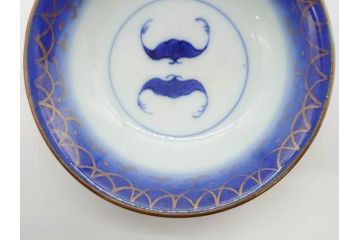 江戸〜明治期　古伊万里　こうもり　約11cm　3.5寸　鮮やかな色彩が魅力的な蓋付き茶碗5客セット(花、蝙蝠、色絵染付、蓋茶碗、金彩、金襴手、器、どんぶり、陶器、和食器、三寸五分)(R-079011)