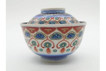 江戸〜明治期　古伊万里　こうもり　約11cm　3.5寸　鮮やかな色彩が魅力的な蓋付き茶碗5客セット(花、蝙蝠、色絵染付、蓋茶碗、金彩、金襴手、器、どんぶり、陶器、和食器、三寸五分)(R-079011)