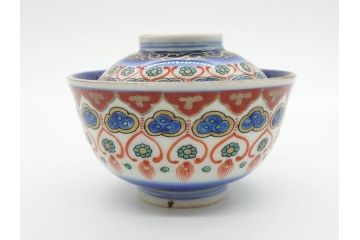 江戸〜明治期　古伊万里　こうもり　約11cm　3.5寸　鮮やかな色彩が魅力的な蓋付き茶碗5客セット(花、蝙蝠、色絵染付、蓋茶碗、金彩、金襴手、器、どんぶり、陶器、和食器、三寸五分)(R-079011)