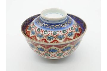 江戸〜明治期　古伊万里　こうもり　約11cm　3.5寸　鮮やかな色彩が魅力的な蓋付き茶碗5客セット(花、蝙蝠、色絵染付、蓋茶碗、金彩、金襴手、器、どんぶり、陶器、和食器、三寸五分)(R-079011)