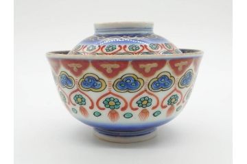 江戸〜明治期　古伊万里　こうもり　約11cm　3.5寸　鮮やかな色彩が魅力的な蓋付き茶碗5客セット(花、蝙蝠、色絵染付、蓋茶碗、金彩、金襴手、器、どんぶり、陶器、和食器、三寸五分)(R-079011)
