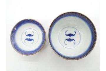 江戸〜明治期　古伊万里　こうもり　約11cm　3.5寸　鮮やかな色彩が魅力的な蓋付き茶碗5客セット(花、蝙蝠、色絵染付、蓋茶碗、金彩、金襴手、器、どんぶり、陶器、和食器、三寸五分)(R-079011)