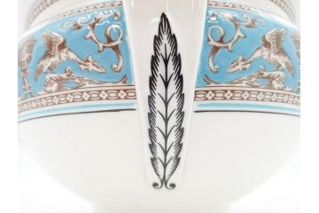 イギリス　WEDGWOOD(ウェッジウッド)　FLORENTINE TURQUOISE(フロレンティーン ターコイズ)　クラシックなデザインの気品あふれるチュリーン(グロテスク文様、フルーツ、果物、チューリン、スープボウル、ふかひれ皿、ポット、蓋付き、洋食器、英国)(R-079013)