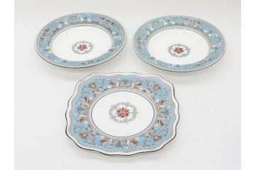 イギリス　WEDGWOOD(ウェッジウッド)　FLORENTINE TURQUOISE(フロレンティーン ターコイズ)　フォーマルで食卓が華やぐスーププレート2枚&スクエアプレート1枚セット(グロテスク文様、フルーツ、果物、スープ皿、変形皿、洋食器、英国)(R-079015)