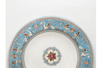 イギリス　WEDGWOOD(ウェッジウッド)　FLORENTINE TURQUOISE(フロレンティーン ターコイズ)　フォーマルで食卓が華やぐスーププレート2枚&スクエアプレート1枚セット(グロテスク文様、フルーツ、果物、スープ皿、変形皿、洋食器、英国)(R-079015)