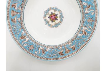 イギリス　WEDGWOOD(ウェッジウッド)　FLORENTINE TURQUOISE(フロレンティーン ターコイズ)　フォーマルで食卓が華やぐスーププレート2枚&スクエアプレート1枚セット(グロテスク文様、フルーツ、果物、スープ皿、変形皿、洋食器、英国)(R-079015)