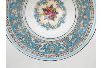 イギリス　WEDGWOOD(ウェッジウッド)　FLORENTINE TURQUOISE(フロレンティーン ターコイズ)　優雅な一時を過ごせるトリオセット2客&カップ&ソーサー1客セット(グロテスク文様、フルーツ、果物、C&S、プレート、皿、洋食器、英国)(R-079016)
