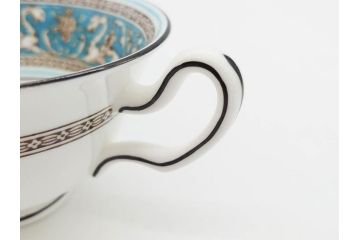 イギリス　WEDGWOOD(ウェッジウッド)　FLORENTINE TURQUOISE(フロレンティーン ターコイズ)　優雅な一時を過ごせるトリオセット2客&カップ&ソーサー1客セット(グロテスク文様、フルーツ、果物、C&S、プレート、皿、洋食器、英国)(R-079016)